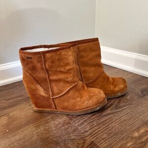 MUKS LUKS Ziggy suede, Sherpa lined, hidden heel ankle boot